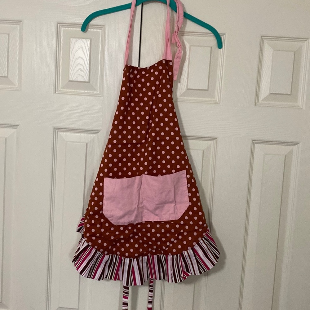 Apron with 2 pockets